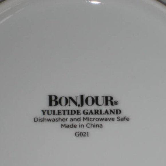 NEW Bonjour 9" Porcelain Serving Bowl Dinnerware Yuletide Garland Red White - Picture 5 of 8